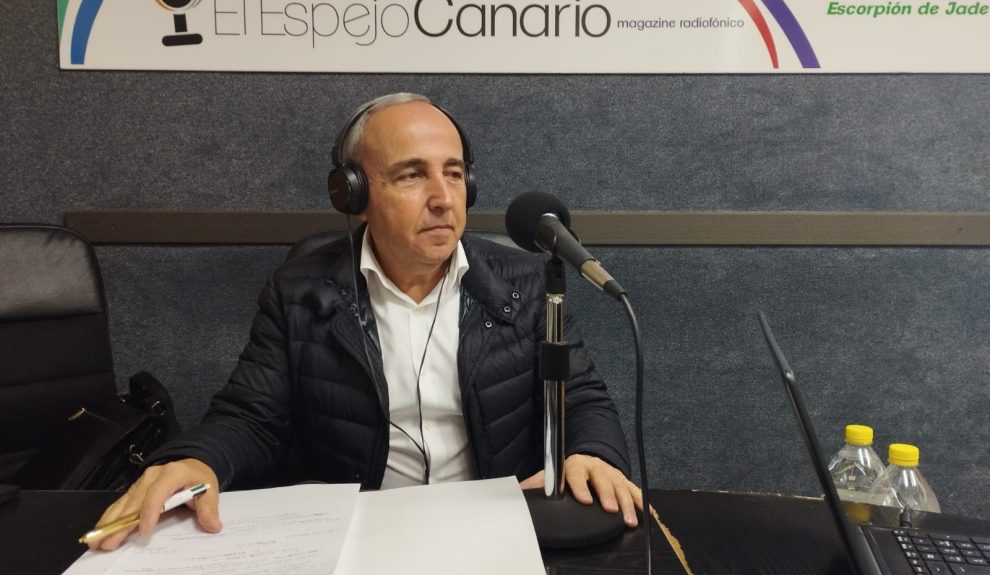 Manuel Padrón en los estudios de El Espejo Canario