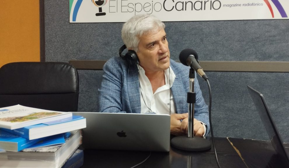 Ciprián Rivas en los estudios de El Espejo Canario