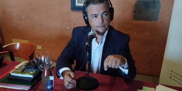 Javier Parrilla en los estudios de La Casa del Vino de El Sauzal