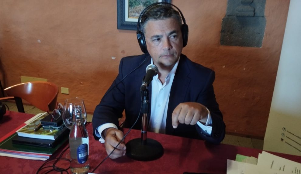 Javier Parrilla en los estudios de La Casa del Vino de El Sauzal