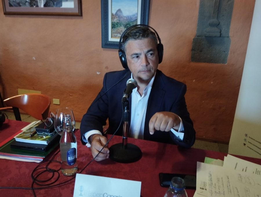 Javier Parrilla en los estudios de La Casa del Vino de El Sauzal Javier Parrilla en los estudios de La Casa del Vino de El Sauzal