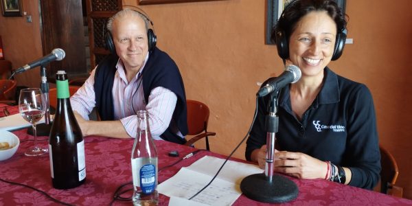 Antonio Bentabol y Ángeles Dorta en los estudios de El Espejo Canario en la Casa del Vino