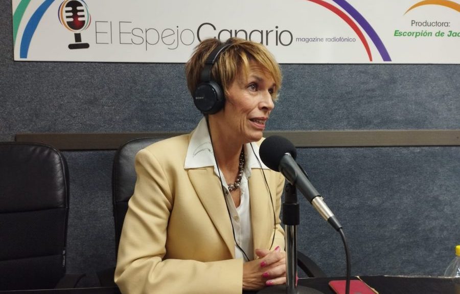 La consejera Elena Máñez, en los estudios de El Espejo Canario