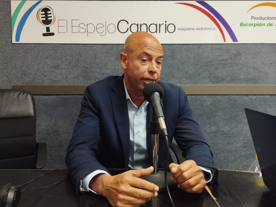 Gonzalo Piernavieja en los estudios de El Espejo Canario Gonzalo Piernavieja en los estudios de El Espejo Canario