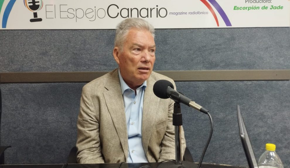 Juan Ruiz en los estudios de El Espejo Canario