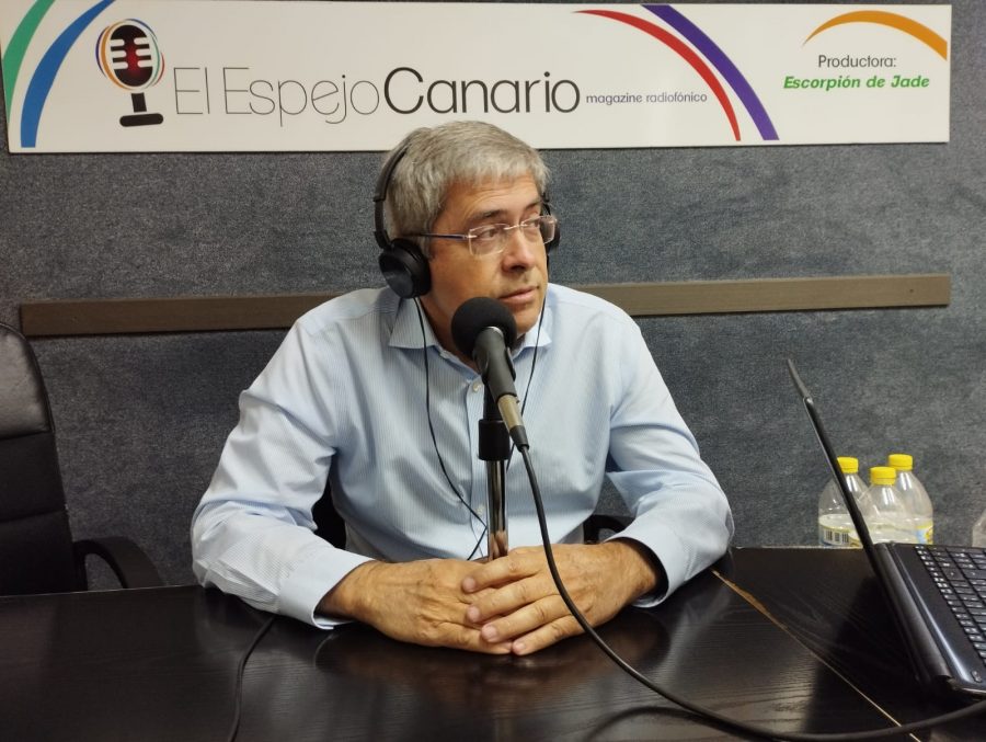 Marco Aurelio Pérez en los estudios de El Espejo Canario Marco Aurelio Pérez en los estudios de El Espejo Canario
