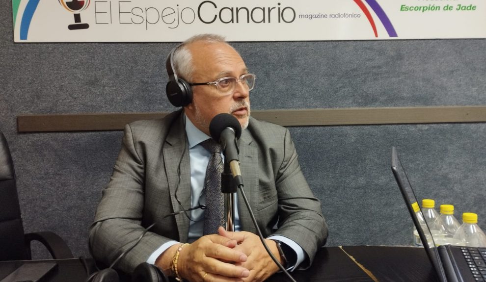 José Cristóbal García en los estudios de El Espejo Canario