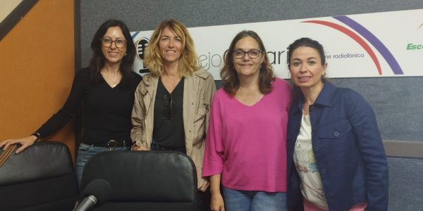Leticia López Estrada, Carmen Sosa Castro, Nieves Estévez y Eva Navarro en los estudios de El Espejo Canario