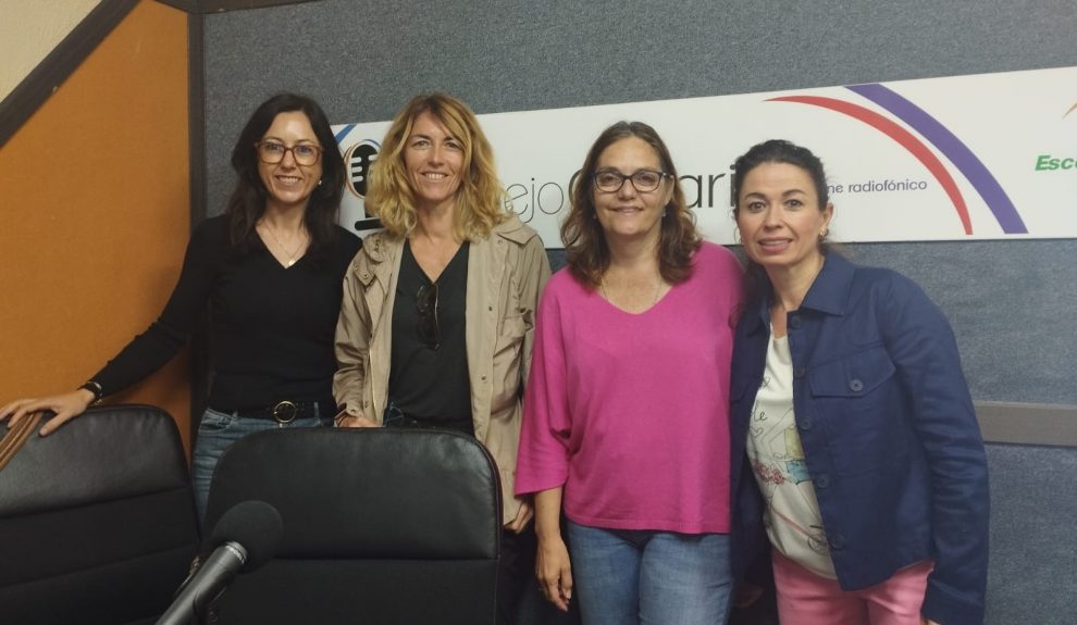 Leticia López Estrada, Carmen Sosa Castro, Nieves Estévez y Eva Navarro en los estudios de El Espejo Canario