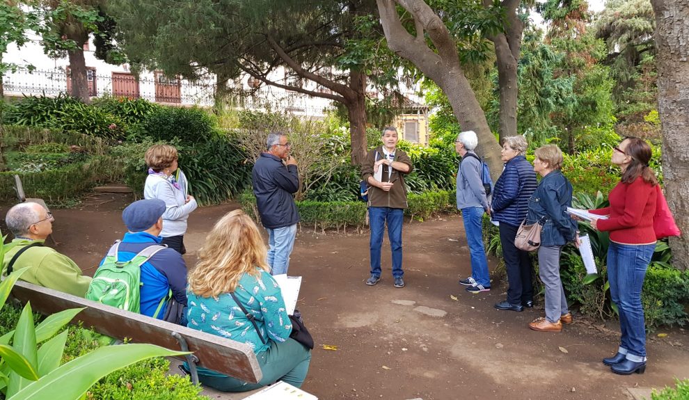 Formación de sabios y sabias en la Hijuela del Botánico | Foto: Ayuntamiento de La Orotava