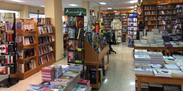 Interior de la librería Lemus