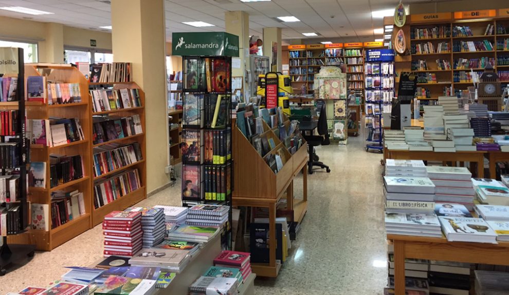 Interior de la librería Lemus