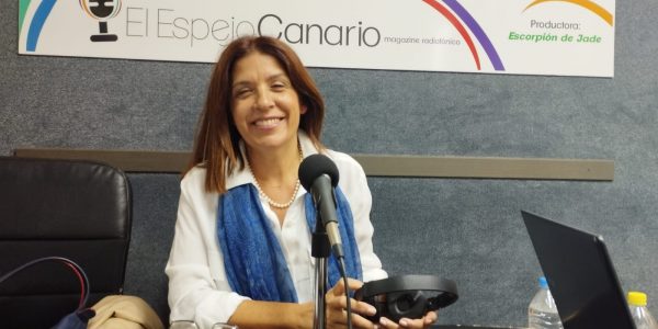 Carmen Hernández en los estudios de El Espejo Canario