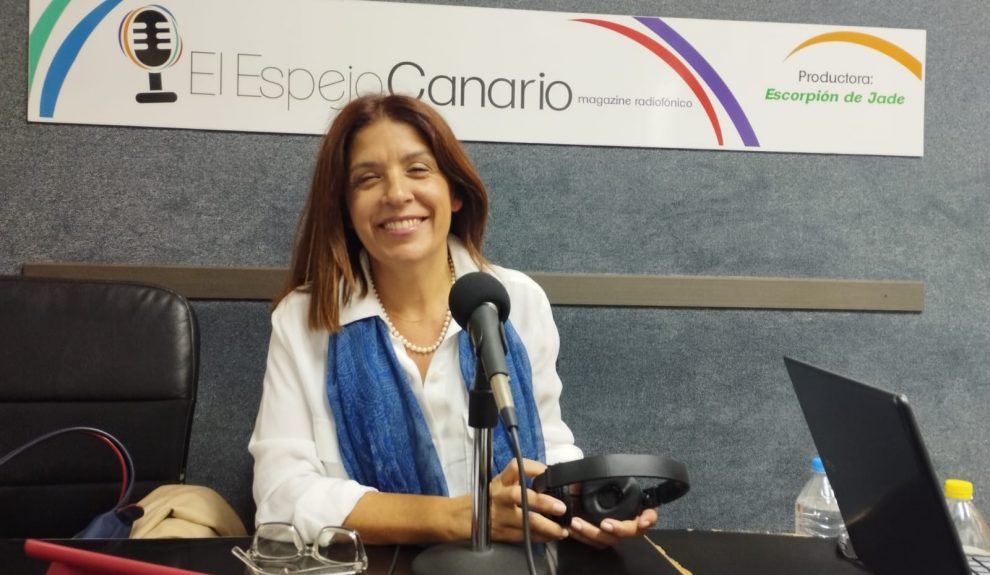 Carmen Hernández en los estudios de El Espejo Canario
