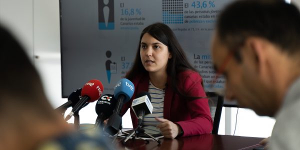 Brenda Rivero durante la presentación del informe | Foto: Consejo de la Juventud de Canarias