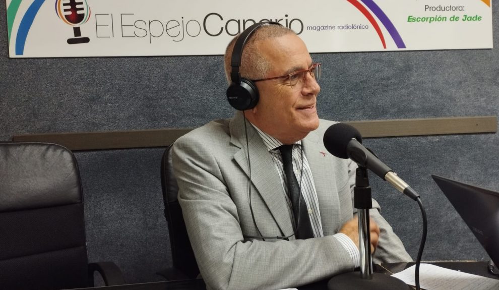 Paco Rodríguez en los estudios de El Espejo Canario