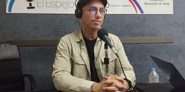 Emma Colao en los estudios de El Espejo Canario