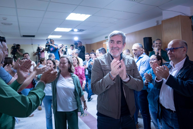 Fernando Clavijo celebra los resultados de la noche electoral