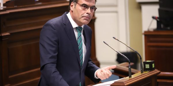 Fernando Enseñat en una sesión parlamentaria | Foto: Parcan