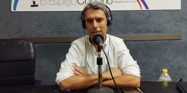 Enrique Hernández Bento en los estudios de El Espejo Canario