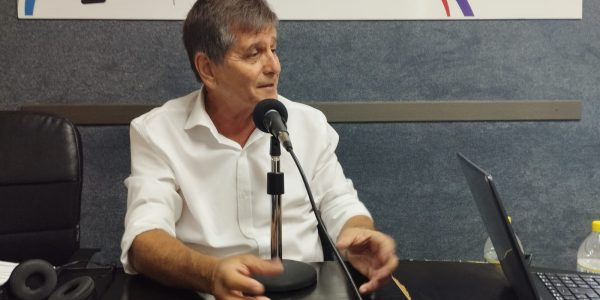 Santiago Rodríguez en los estudios de El Espejo Canario