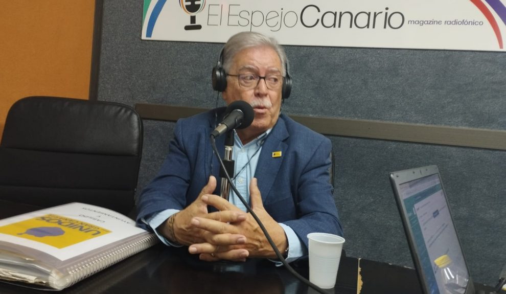 José Miguel Bravo de Laguna en los estudios de El Espejo Canario