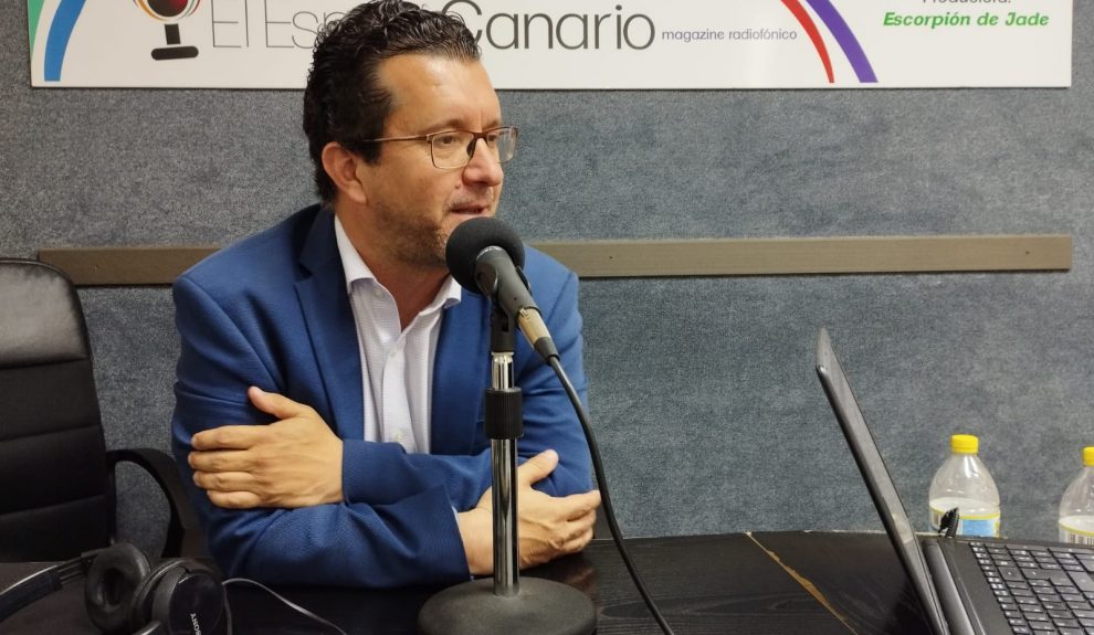 Juan Jesús Facundo en los estudios de El Espejo Canario