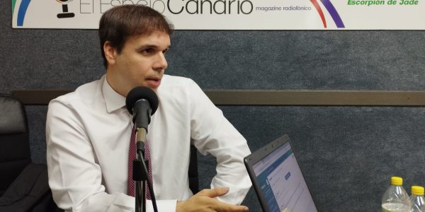 Daniel Reyes en los estudios de El Espejo Canario