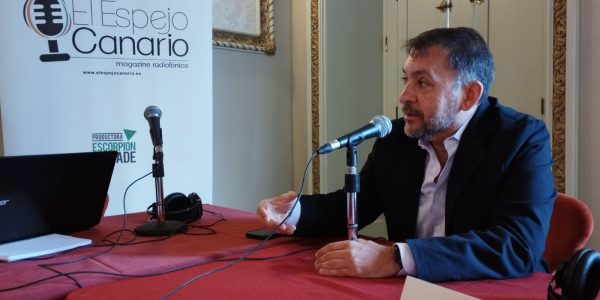 José Manuel Bermúdez en los estudios de El Espejo Canario en Teatro Guimerá de Santa Cruz de Tenerife