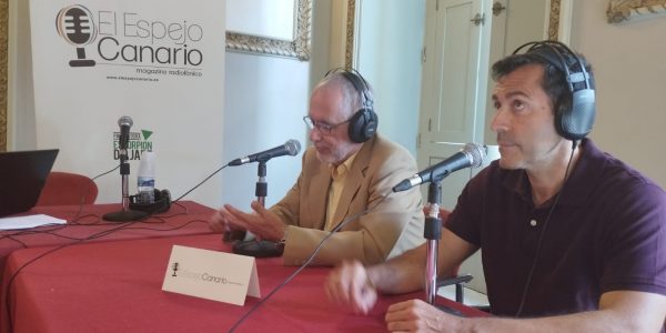 Óscar Izquierdo y Juan José Martínez en los estudios de El Espejo Canario en el Teatro Guimerá