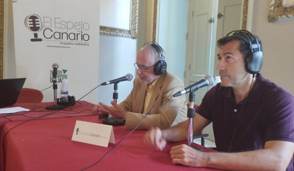 Óscar Izquierdo y Juan José Martínez en los estudios de El Espejo Canario en el Teatro Guimerá