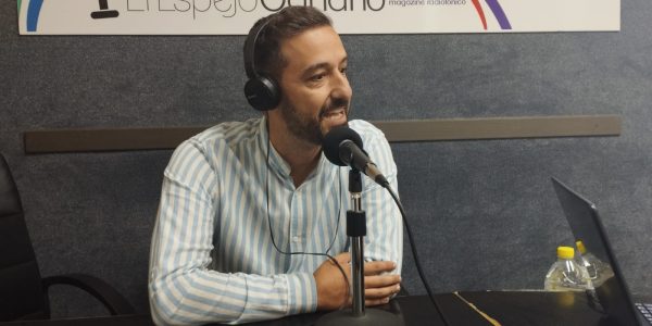 Juan Antonio Peña, en los estudios de El Espejo Canario