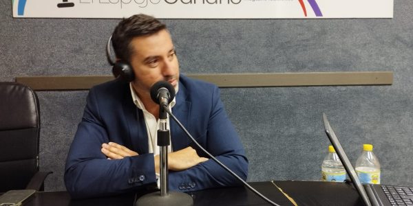 Alejandro Marichal en los estudios de El Espejo Canario