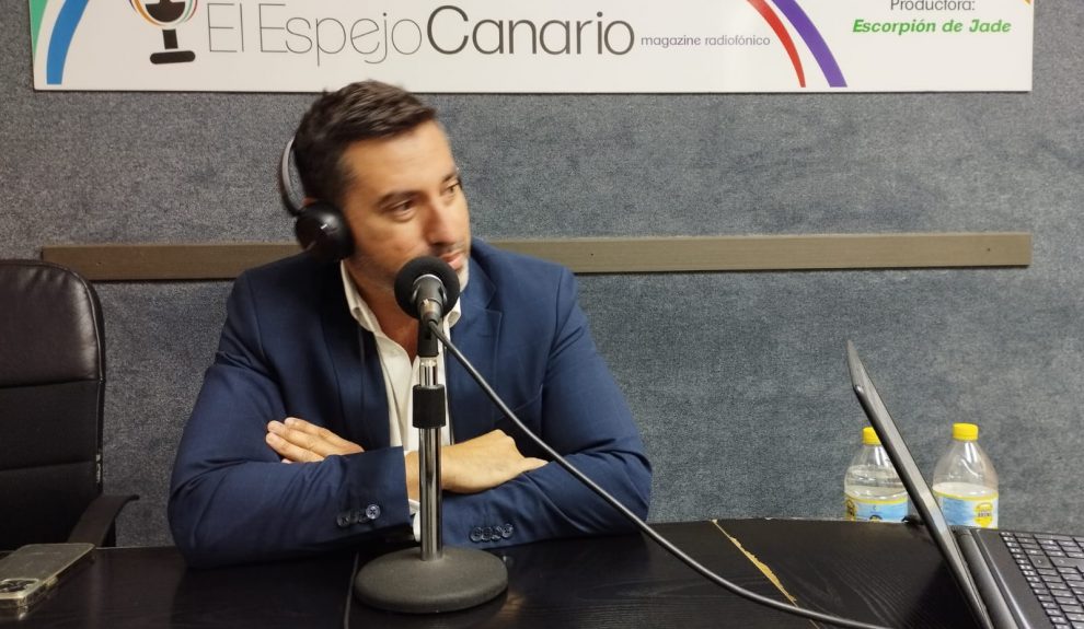 Alejandro Marichal en los estudios de El Espejo Canario