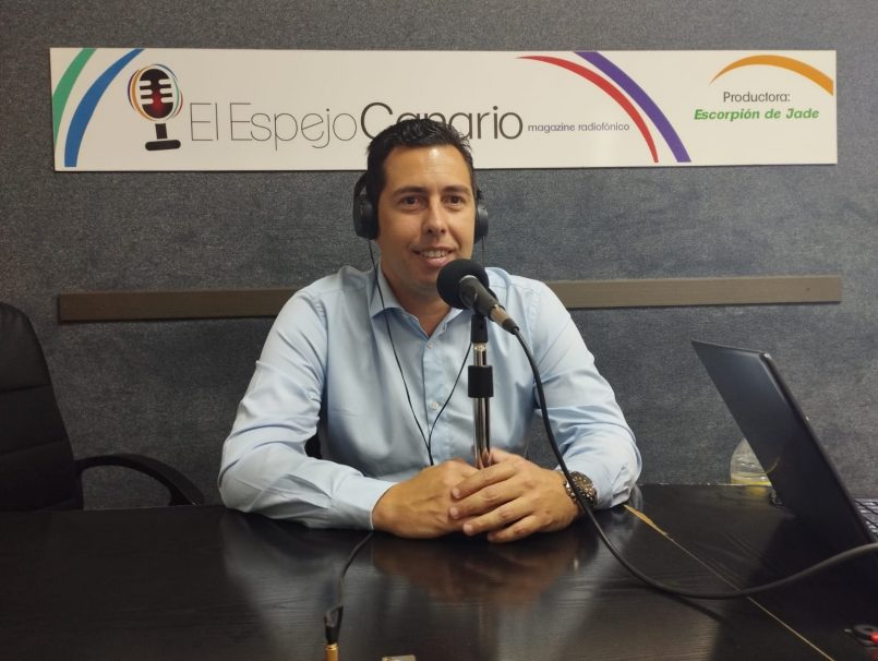 Alejandro Ramos en los estudios de El Espejo Canario Alejandro Ramos en los estudios de El Espejo Canario