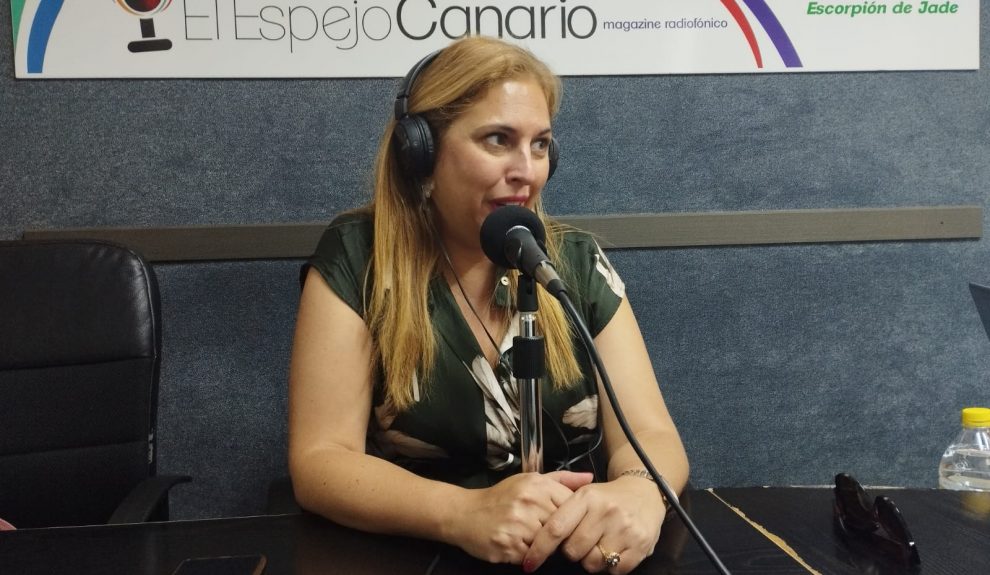 Isabel Mena en los estudios de El Espejo Canario