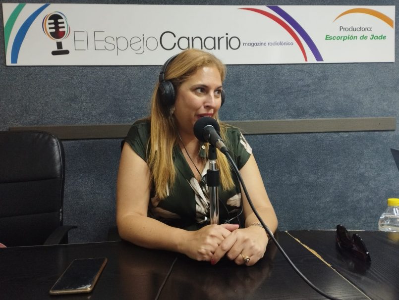 Isabel Mena en los estudios de El Espejo Canario Isabel Mena en los estudios de El Espejo Canario