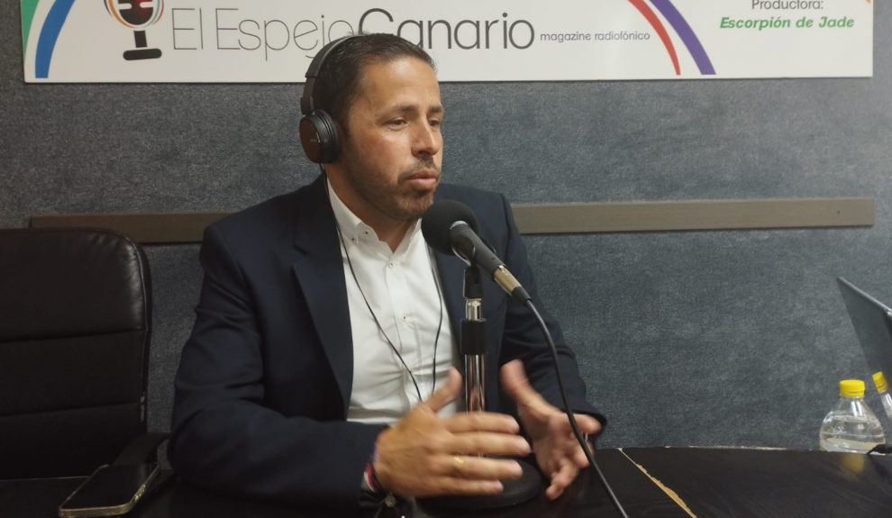 Héctor Suárez en los estudios de El Espejo Canario