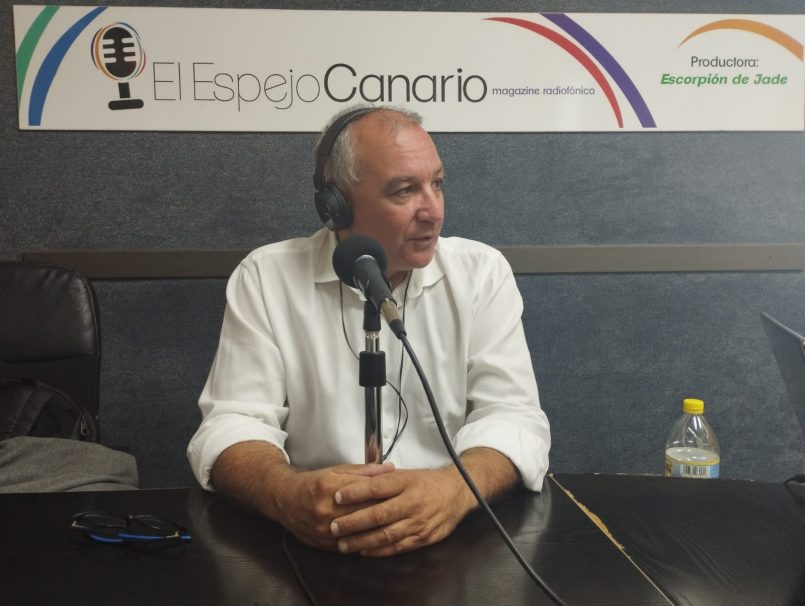 Luis Alberto Campos en los estudios de El Espejo Canario Luis Alberto Campos en los estudios de El Espejo Canario