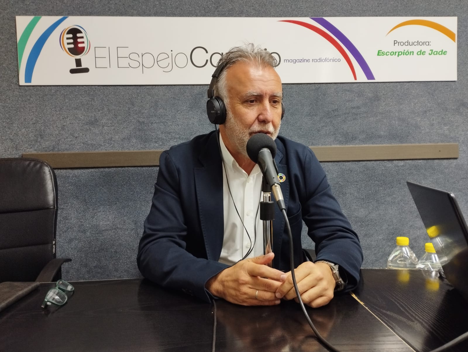 Ángel Víctor Torres en los estudios de El Espejo Canario Ángel Víctor Torres en los estudios de El Espejo Canario