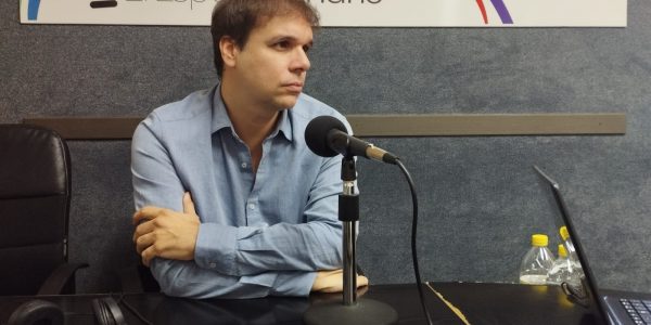 Daniel Reyes en los estudios de El Espejo Canario