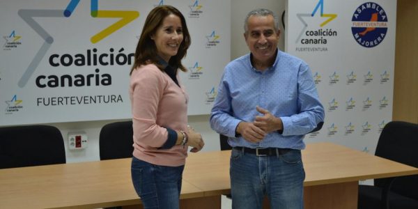 Lola García, junto a Mario Cabrera, durante la presentación de las candidaturas para las elecciones locales de 2023