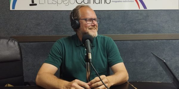 José Eduardo Ramírez en los estudios de El Espejo Canario