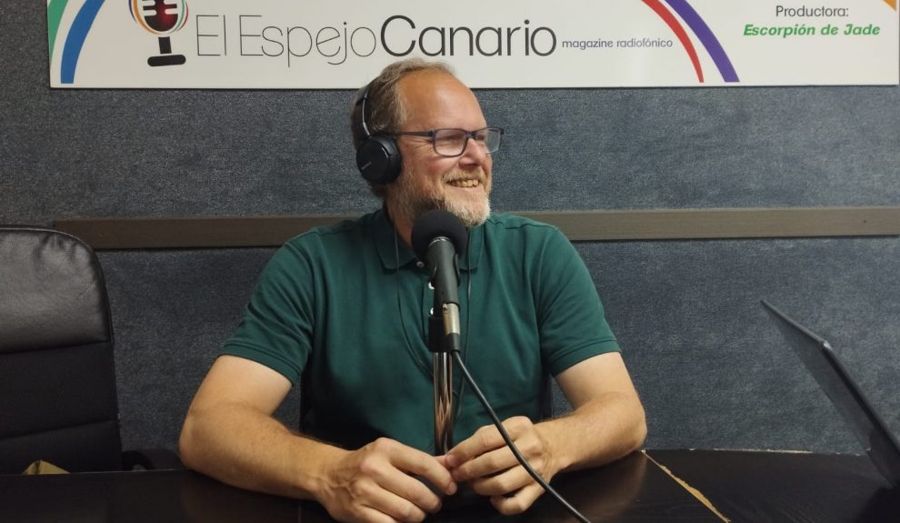 José Eduardo Ramírez en los estudios de El Espejo Canario