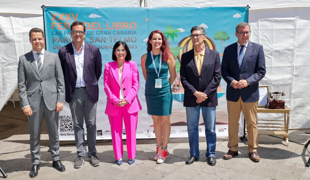 La alcaldesa de Las Palmas de GRan Canaria durante la inauguración de la Feria del Libro