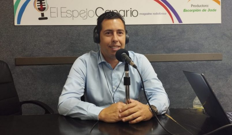 Alejandro Ramos en los estudios de El Espejo Canario