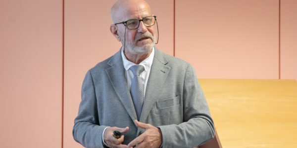 Argelio González durante la defensa de su tesis doctoral | Foto: ULL