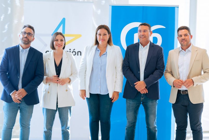 Firma del acuerdo entre CC y PP en Lanzarote | Foto: CC Firma del acuerdo entre CC y PP en Lanzarote | Foto: CC