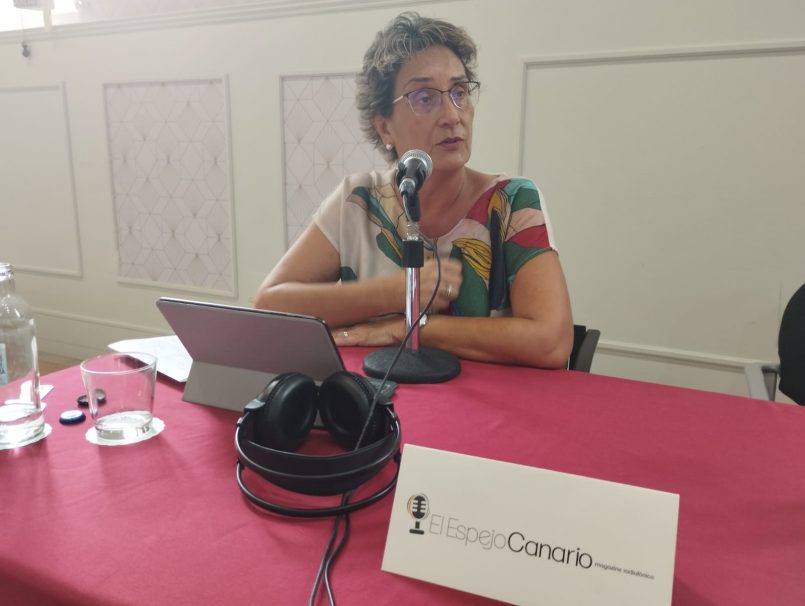 María del Carmen Martín durante el programa especial de El Espejo Canario dedicado a la ULPGC María del Carmen Martín durante el programa especial de El Espejo Canario dedicado a la ULPGC