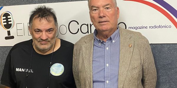 Manuel Campos y Juan Ruiz en los estudios de El Espejo Canario